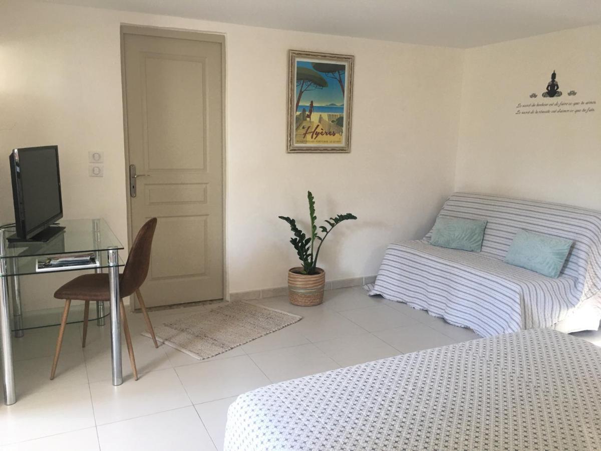 Appartement Dans La Colline Belgentier Exterior foto