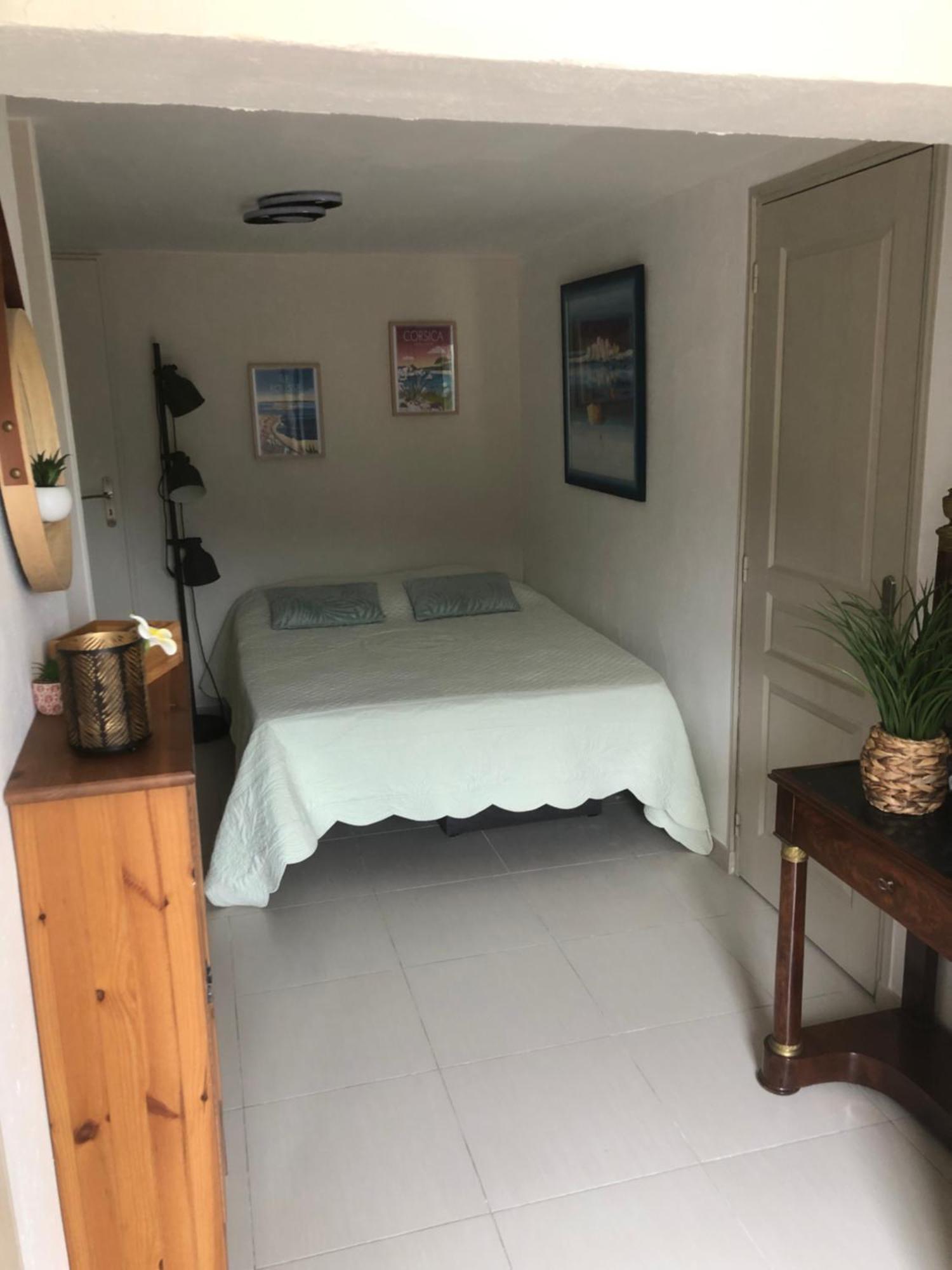 Appartement Dans La Colline Belgentier Exterior foto